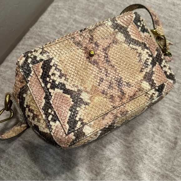 Madewell Leather Embossed Snakeskin Transport Camera Crossbody Bag NWOT #MW1 - Picture 5 of 17